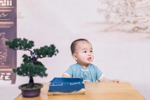 陆丰怀孕多久会小腹隆起
